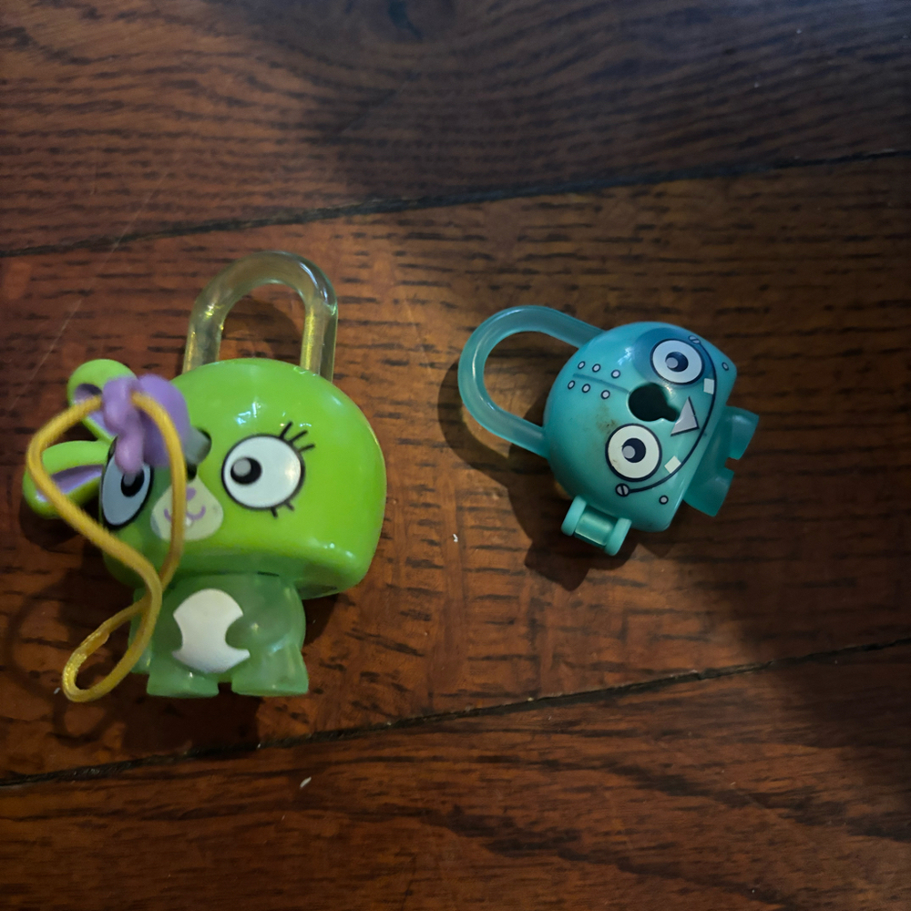 Lock and key figurines